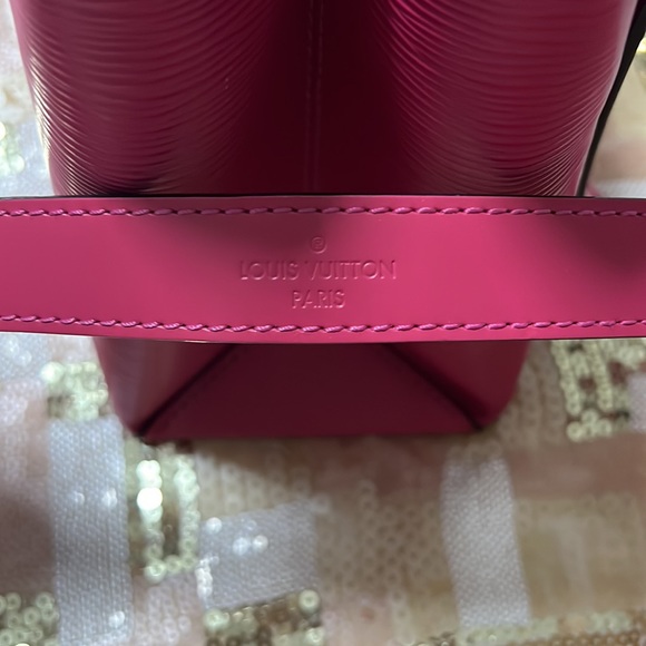 Louis Vuitton purse - Picture 6 of 8